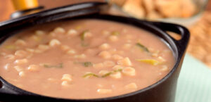 SOPA DE FEIJÃO COM MACARRÃO