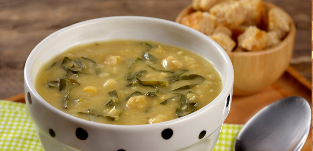 SOPA DE GRÃO-DE-BICO COM COUVE