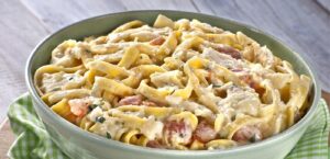 Talharim com molho de bacalhau