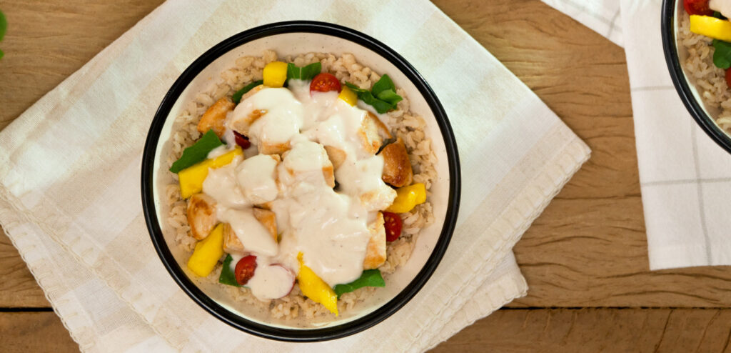 TIGELA DE ARROZ INTEGRAL COM FRANGO