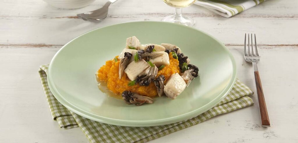 TILÁPIA AO MOLHO DE COGUMELOS E PURÊ DE ABÓBORA