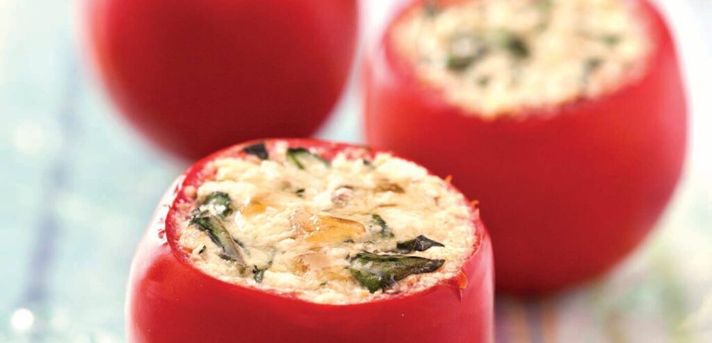 TOMATES RECHEADOS COM ESPINAFRE E NOZES