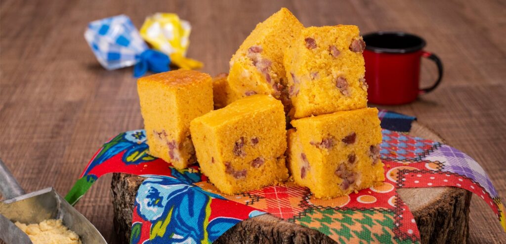 TORTA DE FUBÁ COM CALABRESA