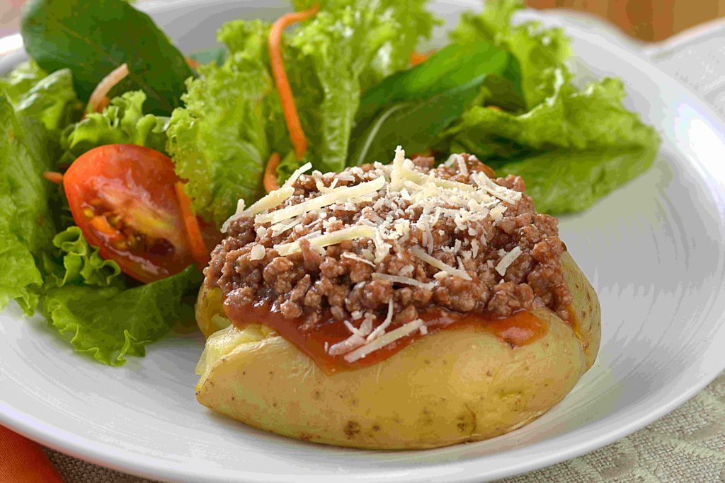 TORTINHA DE BABATA E CARNE MOÍDA