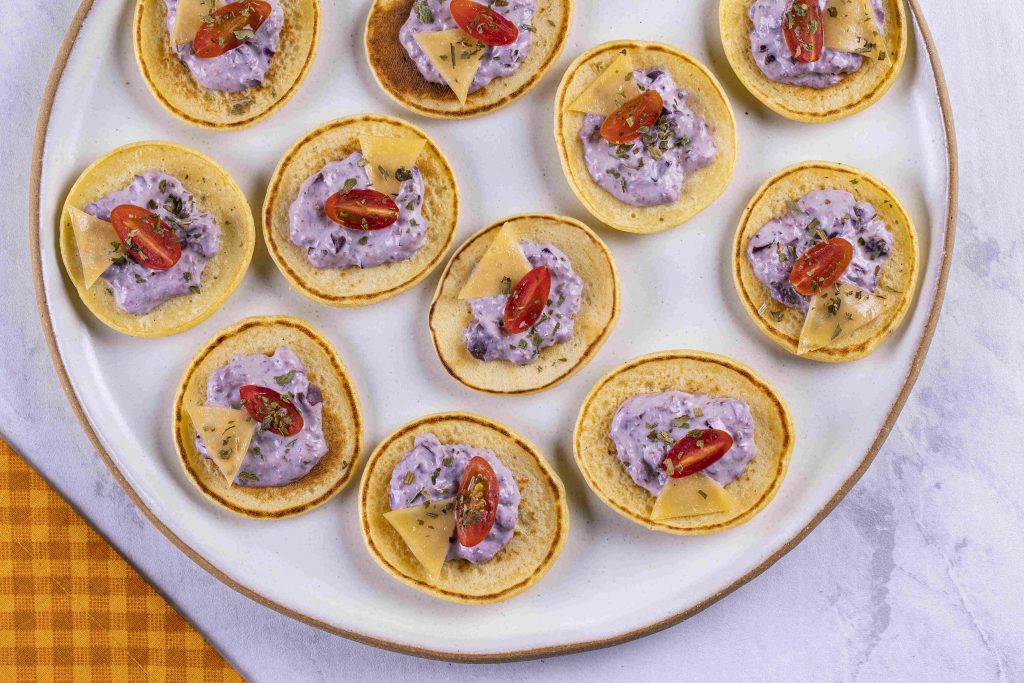 CANAPÉS COM MASSA DE PANQUECA