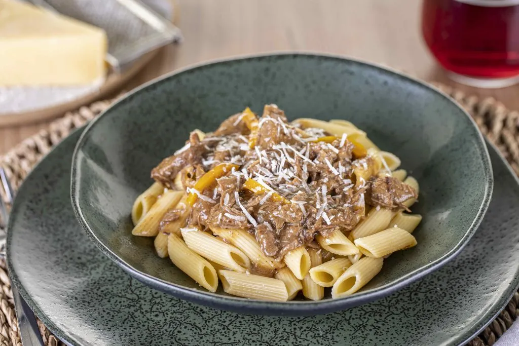 PENNE COM RAGU DE CARNE