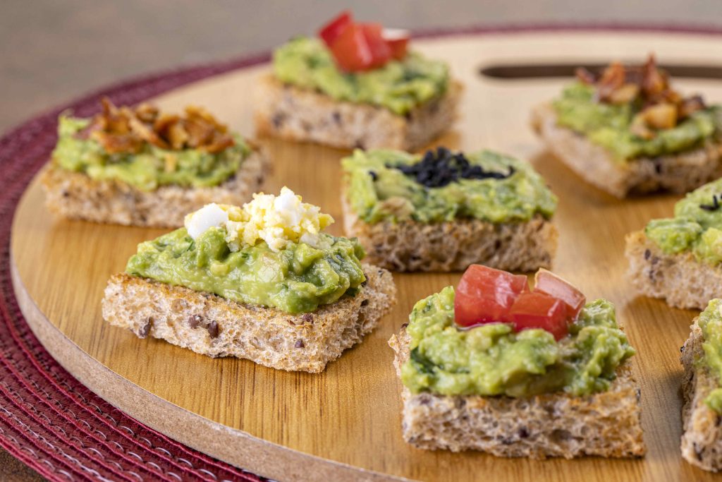 TOAST COM PASTA DE ABACATE