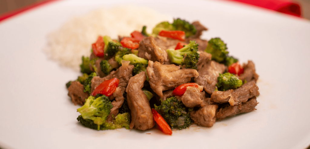 CARNE SUÍNA AO MOLHO ORIENTAL