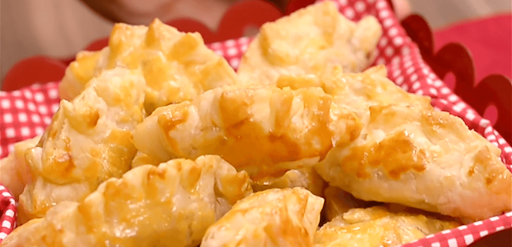 PASTEIZINHOS FOLHADOS