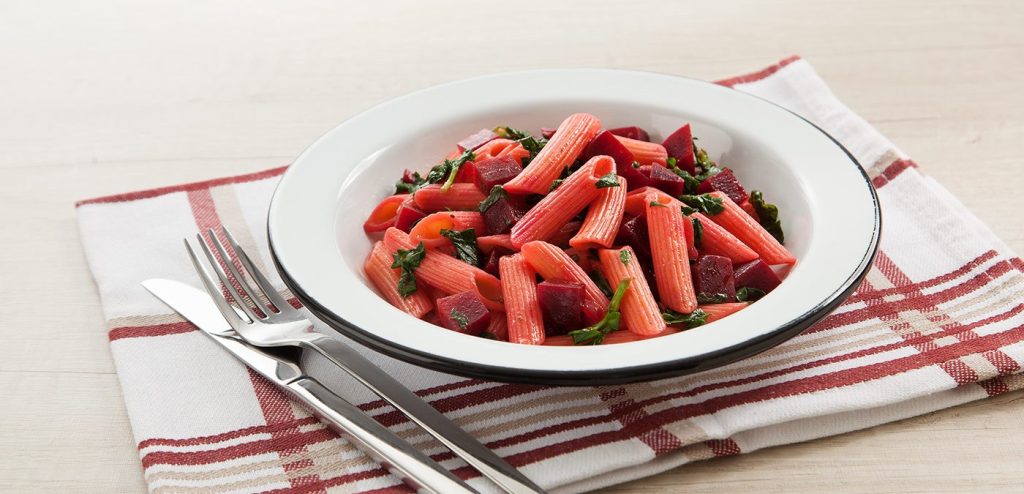 PENNE COM FOLHAS E TALOS DE BETERRABA