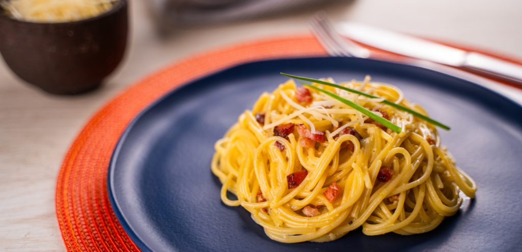 MACARRÃO À CARBONARA