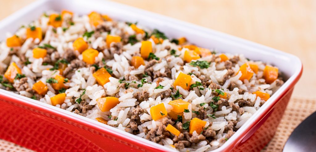 ARROZ COM CARNE DE UMA PANELA SÓ