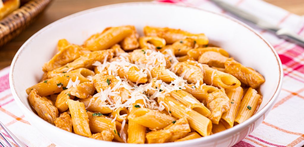 MACARRÃO COM FRANGO