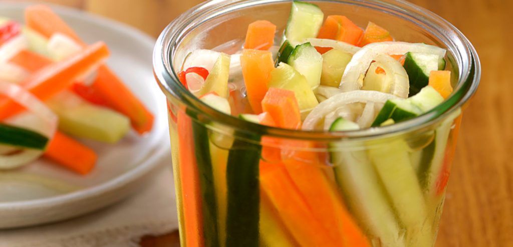 PICLES DE LEGUMES E ENTRECASCA DE MELANCIA