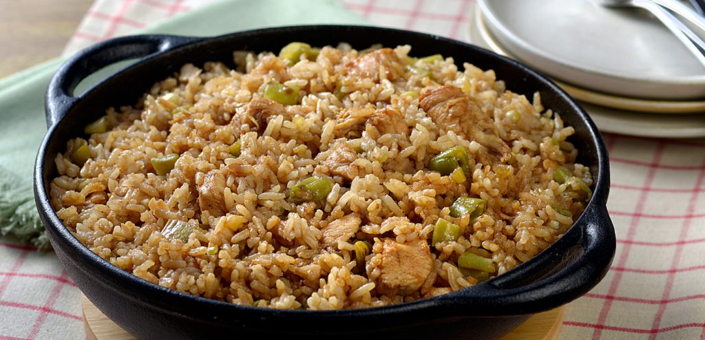 ARROZ COM FRANGO DE UMA PANELA SÓ