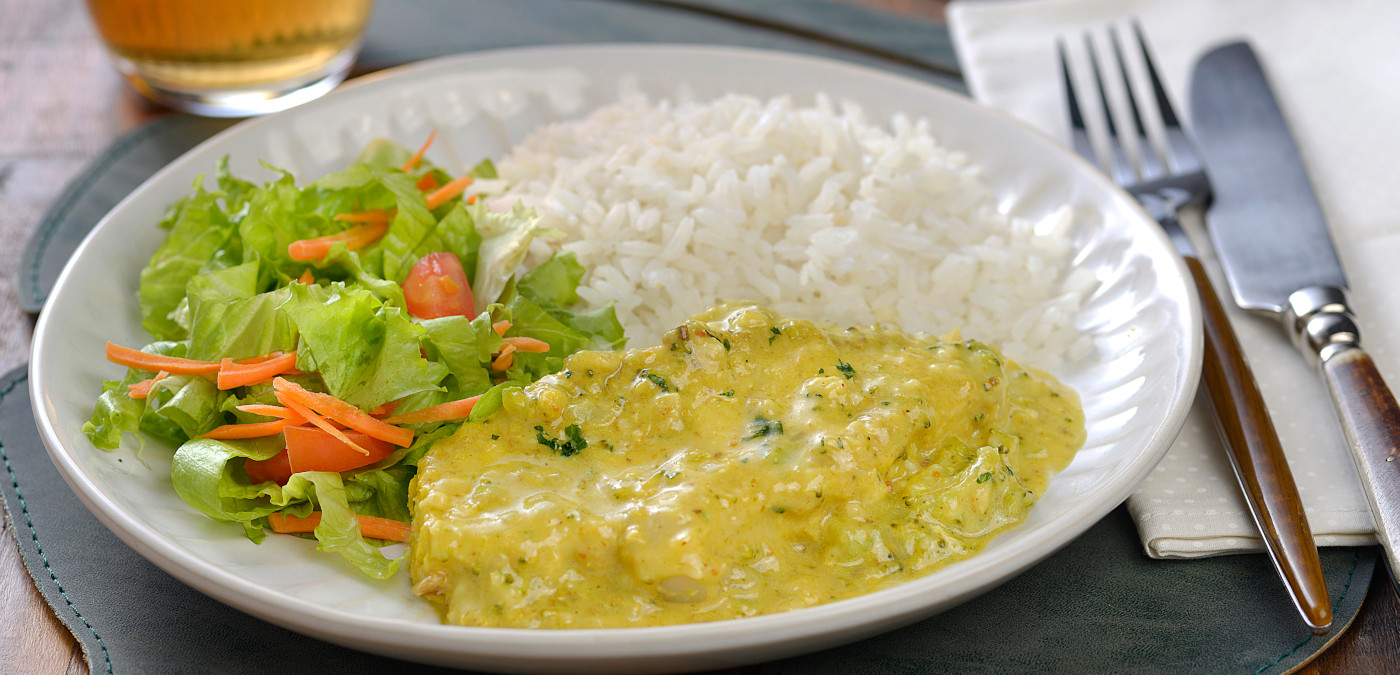 CAÇÃO AO CURRY E LEITE DE COCO