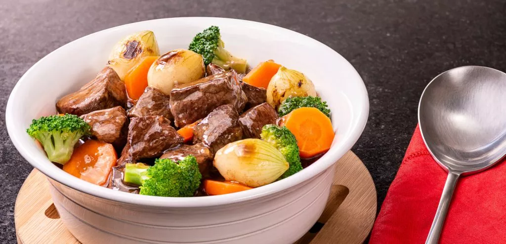 PICADINHO DE CARNE COM BRÓCOLIS