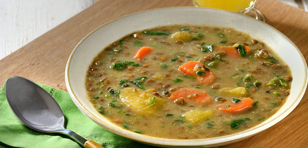 SOPA DE LENTILHA COM VEGETAIS