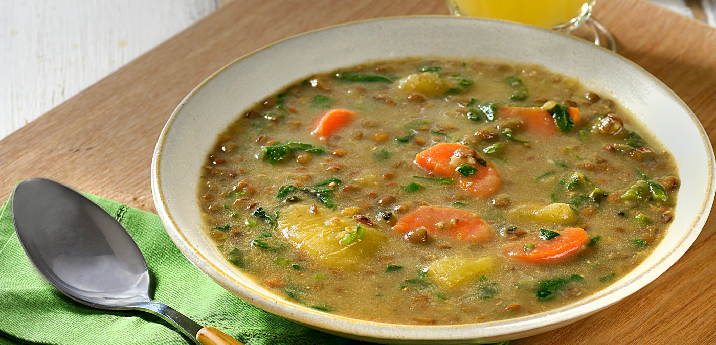 SOPA DE LENTILHA COM VEGETAIS