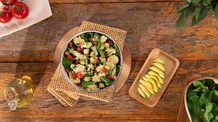 Primavera no prato: saladas frescas, coloridas e cheias de sabor!