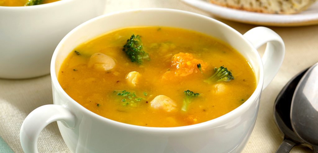 SOPA DE GRÃO-DE-BICO COM LEGUMES