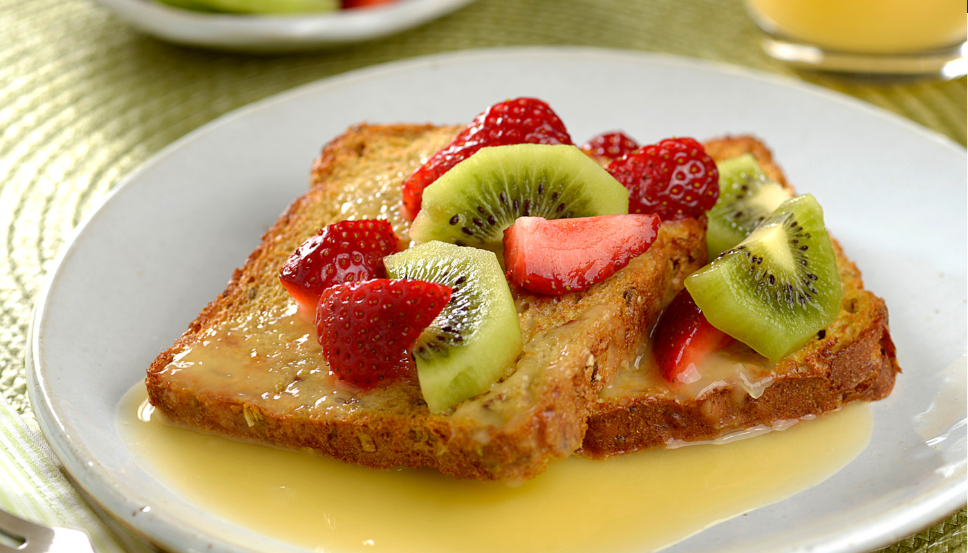 RABANADA LEVE COM CALDA DE ABACAXI