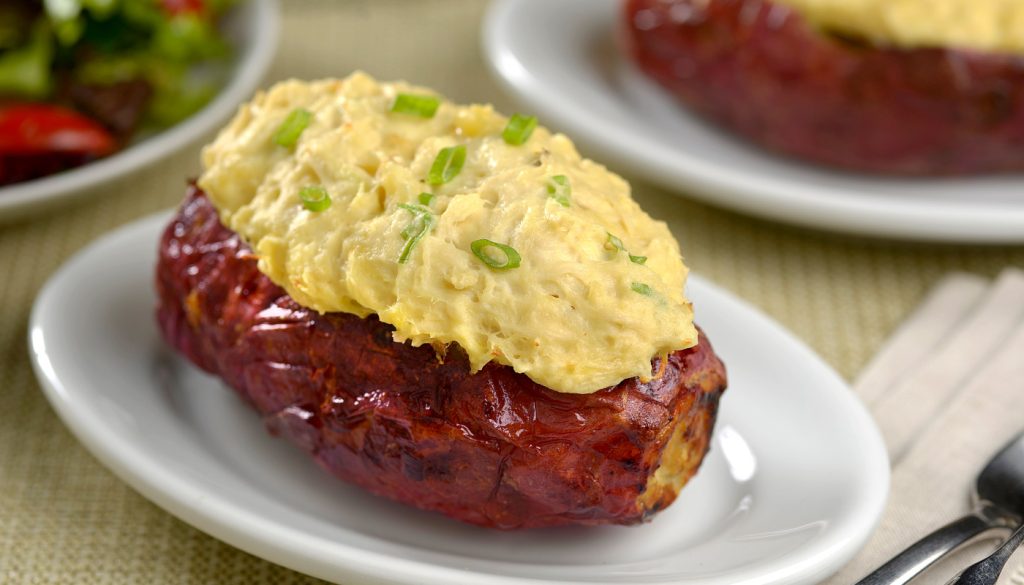 BATATA-DOCE RECHEADA COM FRANGO CREMOSO