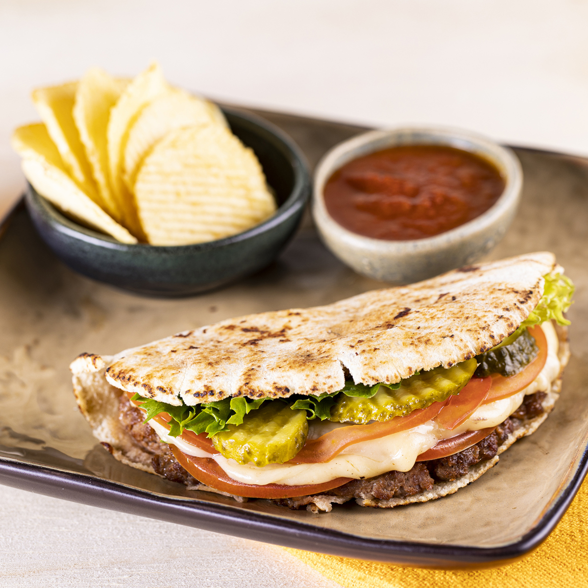 HAMBÚRGUER NA TORTILLA