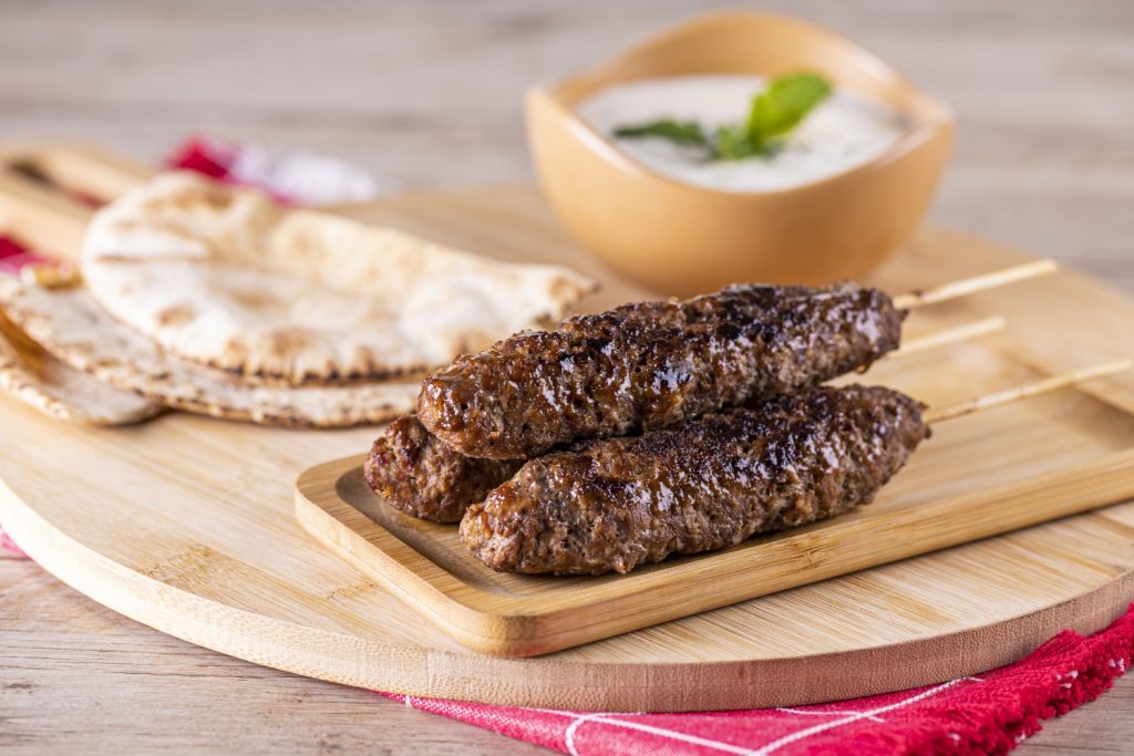 KAFTA COM MOLHO DE ALHO