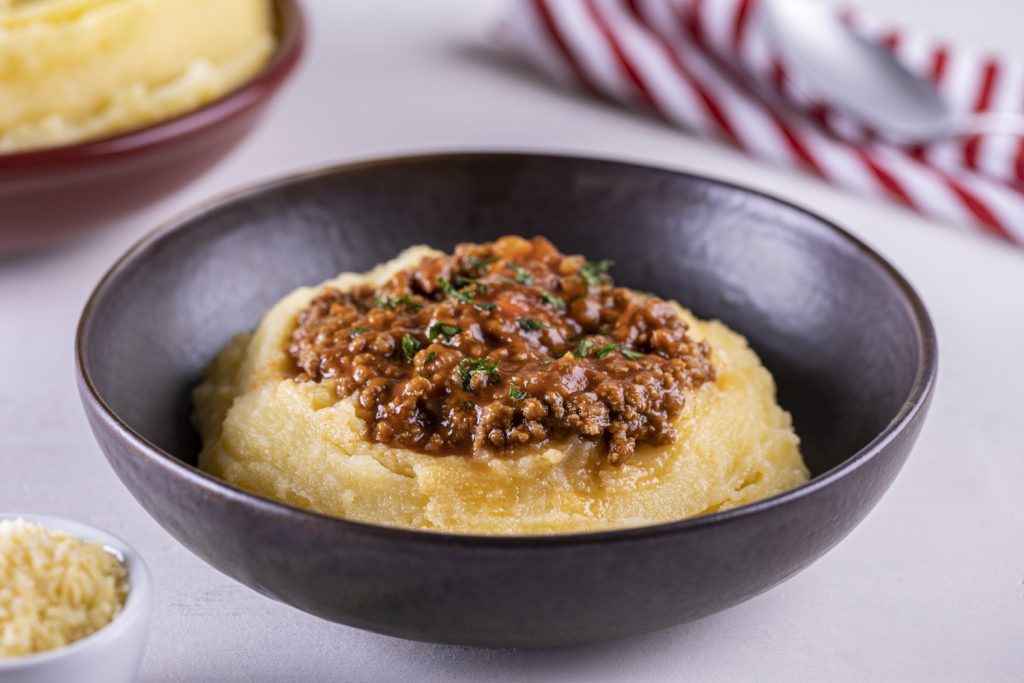 POLENTA CREMOSA COM CARNE MOÍDA