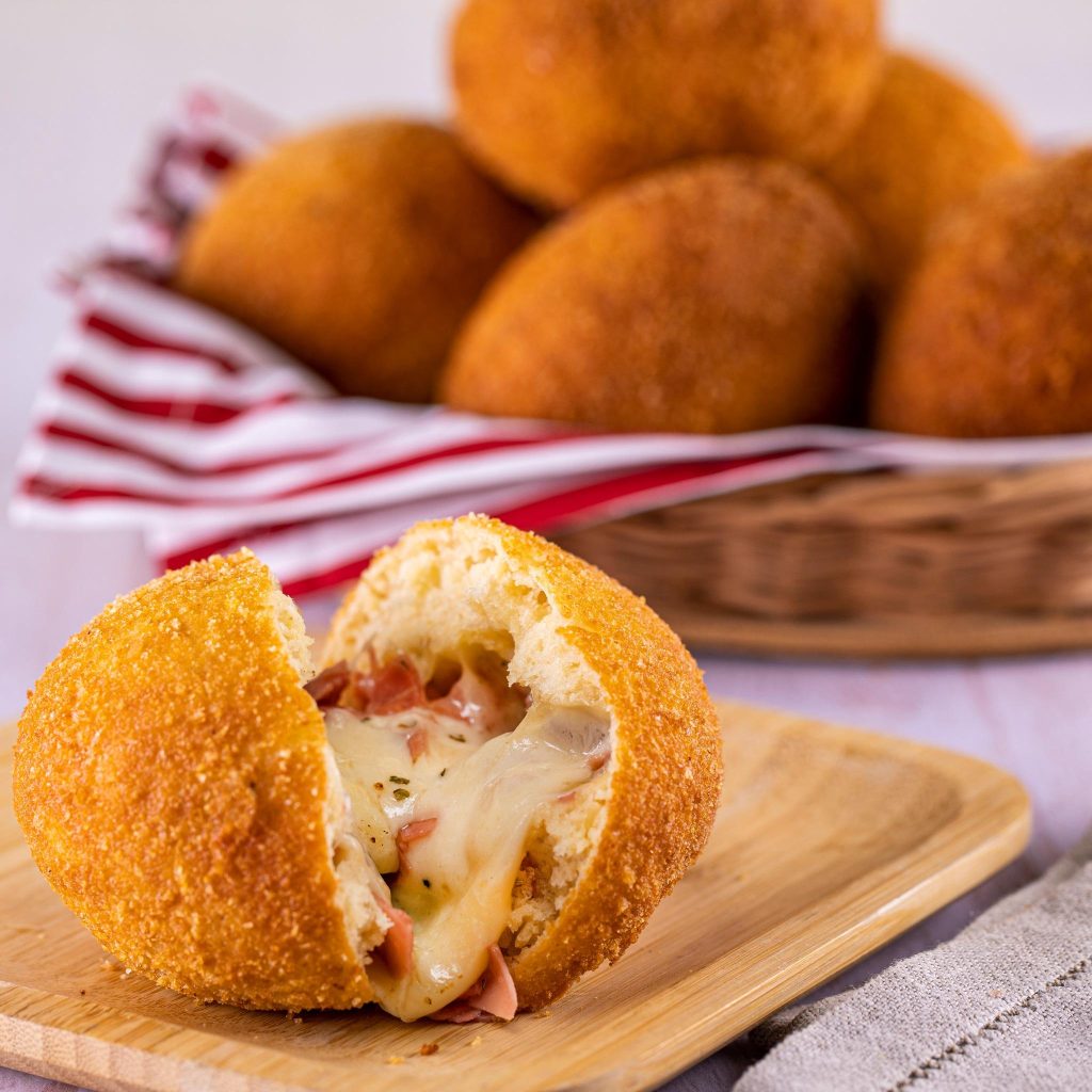 BOMBA (PÃO FRITO RECHEADO)