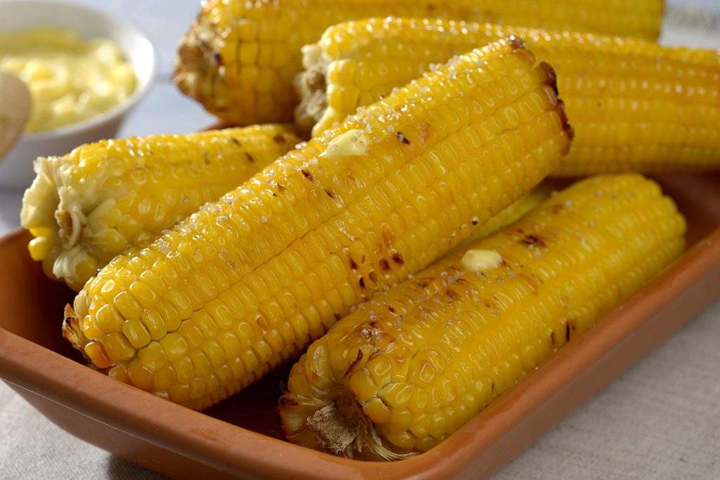 MILHO ASSADO NA BRASA