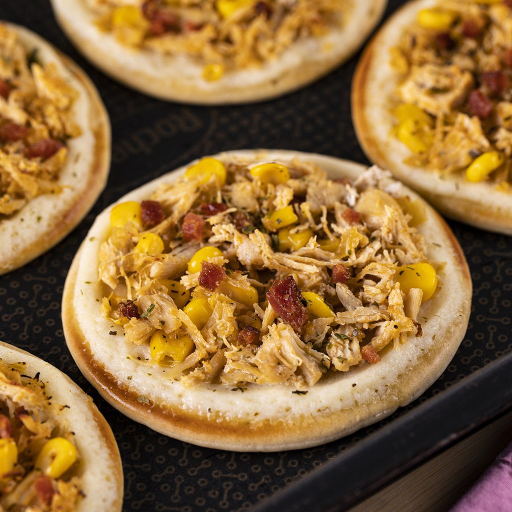 MINIPIZZA DE FRANGO COM BACON